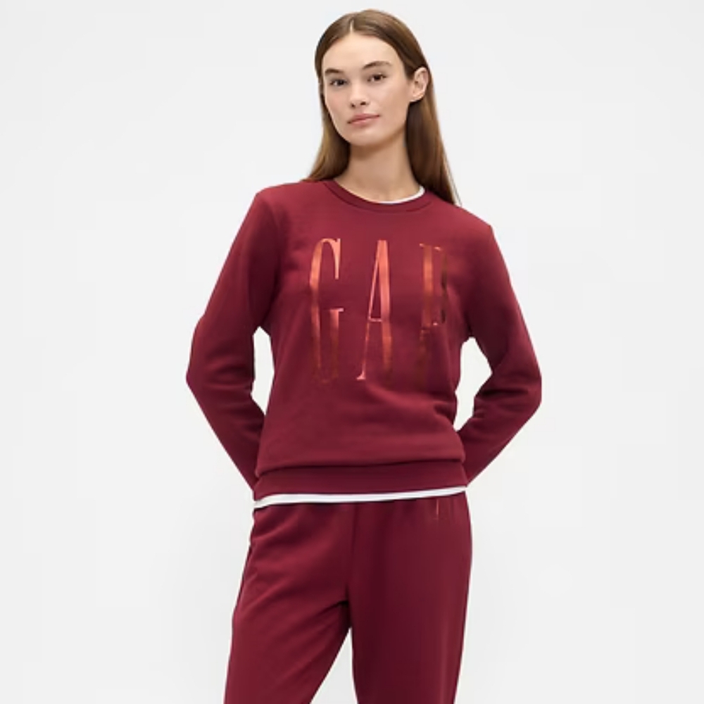 GAP Women's Maroon Logo Sweatshirt